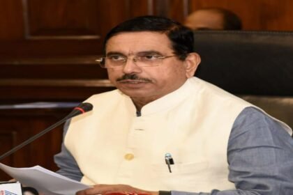 कौन हैं नए शिक्षा मंत्री प्रह्लाद जोशी? जानिए शैक्षणिक योग्यता, RSS से जुड़ाव, राजनीतिक सफर और बड़ी जिम्मेदारियां
