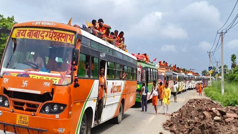 Shravani Mela के पहले दिन दो ट्रक खराब, श्रीकृष्ण सेतु एप्रोच पथ पर 6 किमी लंबा जाम