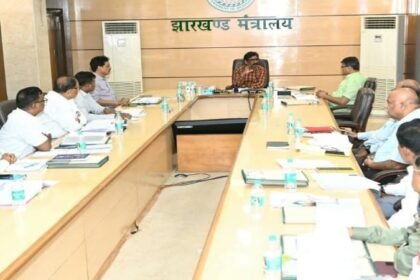 झारखंड में सभी पात्रों को 200 यूनिट मुफ्त बिजली: CM हेमन्त सोरेन के 24 घंटे निर्बाध बिजली आपूर्ति और स्मार्ट ग्रिड के बड़े निर्देश