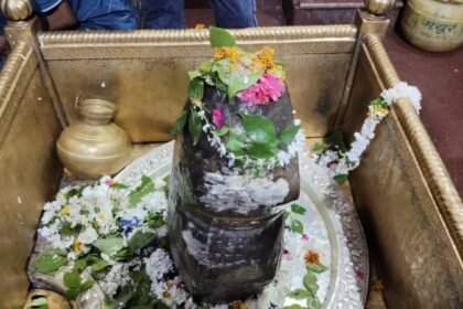 पूर्वांचल का अनोखा शिवधाम: जहां कुएं में 15 फीट नीचे विराजमान हैं महादेव, श्रद्धालु उतरकर करते हैं जलाभिषेक