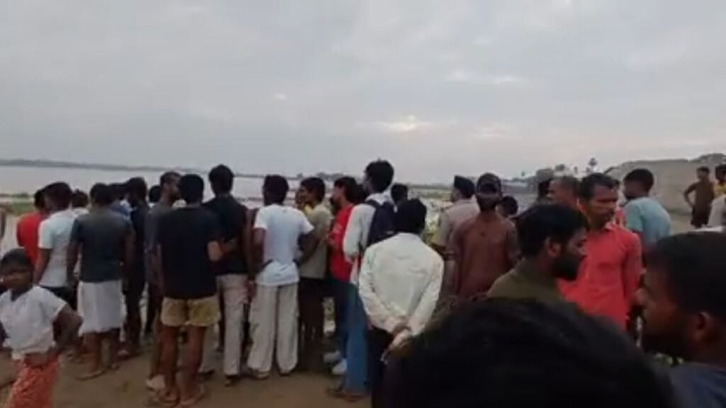 बख्तियारपुर के रानीसराय घाट पर गंगा स्नान के दौरान सात लड़कियां डूब गईं।