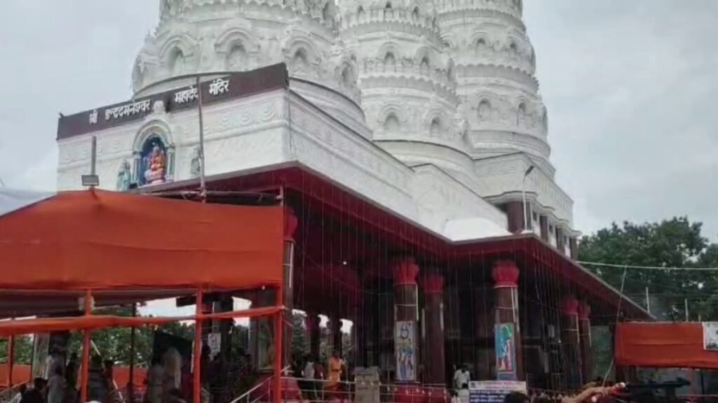 लखीसराय के अशोक धाम मंदिर में भगदड़ के बाद का दृश्य