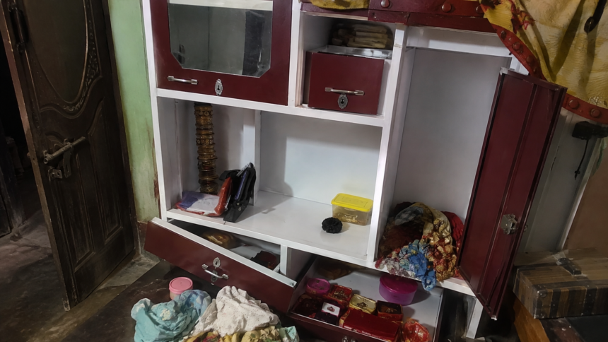 दिघवारा में बंद घर का ताला तोड़कर चोरी, जेवर और एक लाख रुपये नकद गायब