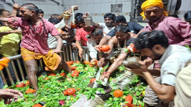 सावन की पहली सोमवारी पर शिवमय हुआ पटना, मंदिरों में उमड़ी आस्था की भीड़, 'हर-हर महादेव' के जयघोष से गूंजा शहर