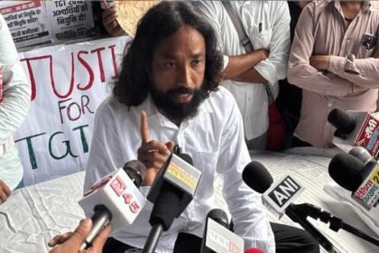 JPSC 14वीं पीटी परीक्षा रद्द करने की मांग तेज, छात्र नेता देवेंद्र नाथ महतो अनिश्चितकालीन भूख हड़ताल पर