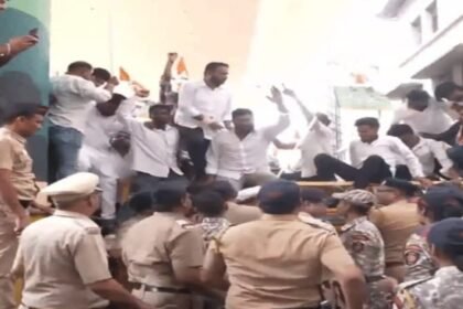 E20 पेट्रोल के विरोध में नागपुर में युवा कांग्रेस का प्रदर्शन, नितिन गडकरी के आवास की ओर बढ़े कार्यकर्ता; कई हिरासत में