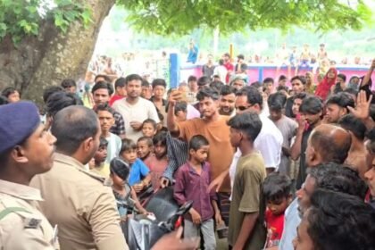 स्कूल में शिक्षक पर छात्राओं से कथित छेड़छाड़ का आरोप, ग्रामीणों ने की पिटाई; जांच शुरू