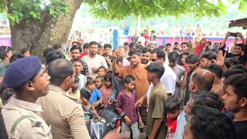 स्कूल में शिक्षक पर छात्राओं से कथित छेड़छाड़ का आरोप, ग्रामीणों ने की पिटाई; जांच शुरू