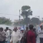 पेपर लीक के विरोध में पटना में छात्रों का प्रदर्शन, वाटर कैनन चला