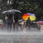 IMD Rain Alert: दिल्ली, बिहार समेत कई राज्यों में भारी बारिश की चेतावनी, अगले 24 घंटे रहें सतर्क