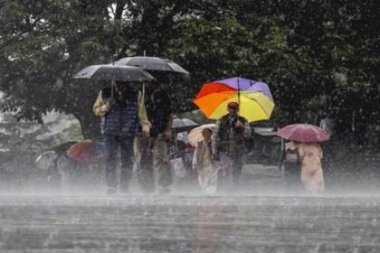 IMD Rain Alert: दिल्ली, बिहार समेत कई राज्यों में भारी बारिश की चेतावनी, अगले 24 घंटे रहें सतर्क