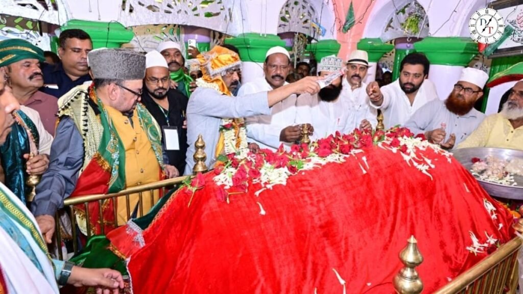 हेमंत सोरेन ने रिसालदार बाबा की मजार पर चढ़ाई चादर