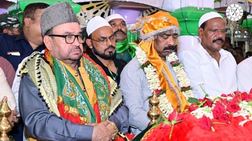 रिसालदार बाबा की मजार पहुंचे हेमंत सोरेन, चादरपोशी कर मांगी राज्य की खुशहाली