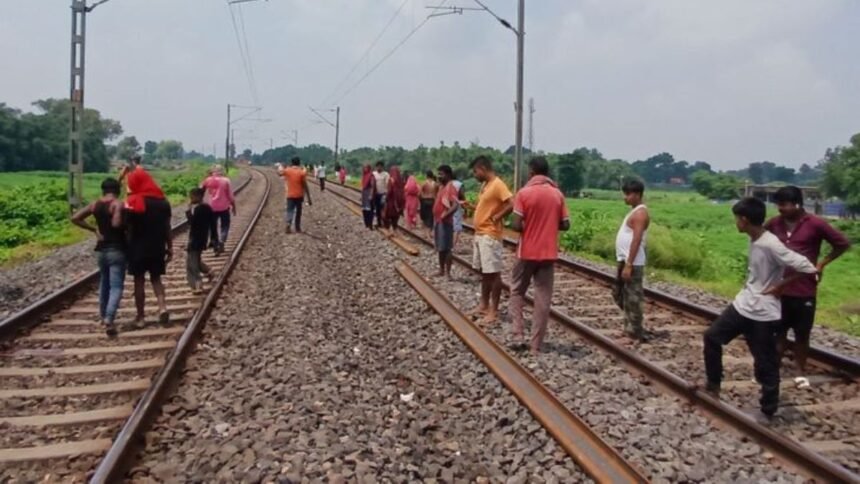 कटिहार में रेलवे पटरी के पास मिला विवाहिता का शव