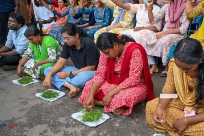 Kerala PSC Protest: परीक्षा पास फिर भी नियुक्ति नहीं, घास-मिट्टी खाकर अभ्यर्थियों का विरोध