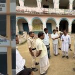 बच्चों ने ‘क-ख-ग’ भी गलत लिखा, शिक्षक ने बिना सुधारे कर दिए हस्ताक्षर, विधायक ने लगाई फटकार