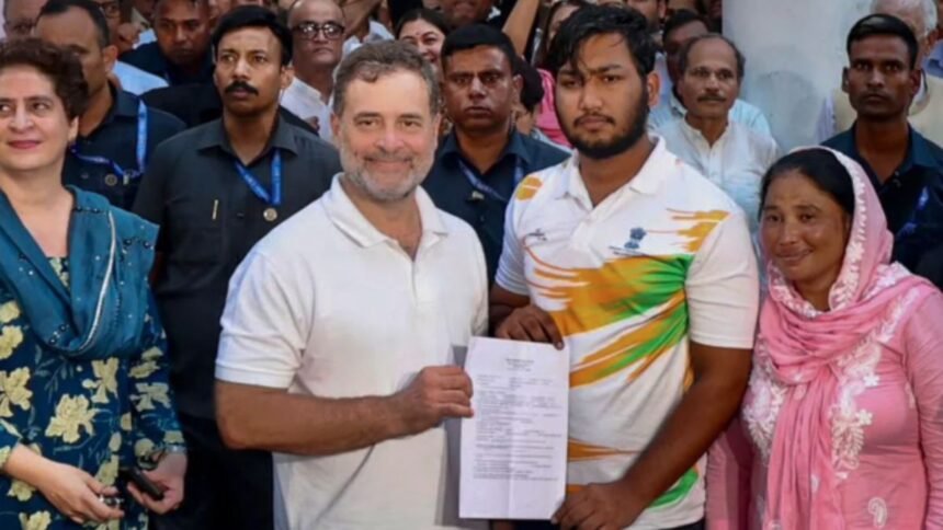 Sahil Lochab FIR मामले में राहुल गांधी घायल छात्र के साथ