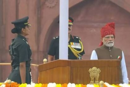 लाल किले पर PM मोदी के साथ तिरंगा फहराने वाली कैप्टन सोनिया सिंह चौहान कौन हैं