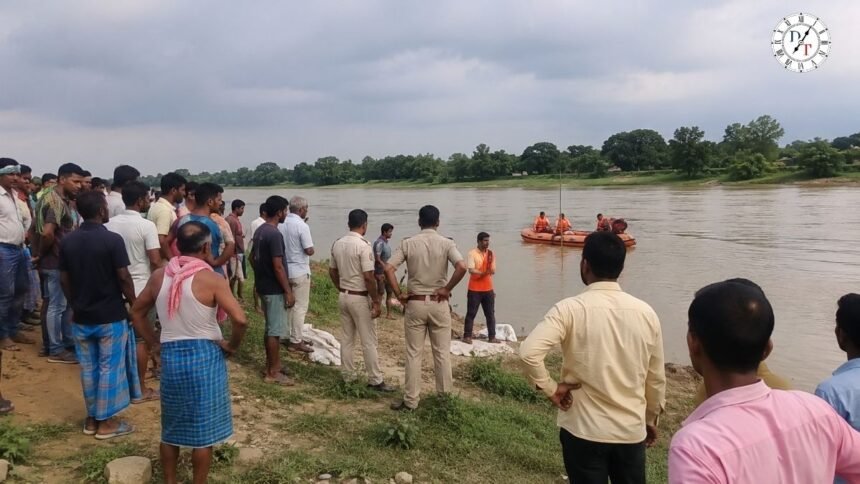 अरवल के सोन नदी में डूबे बच्चों की तलाश करते ग्रामीण और प्रशासनिक टीम