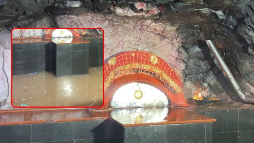 गंगा का पानी चंडिका स्थान मंदिर में घुसा