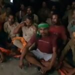 दीदारगंज के महुली में ट्रक चालक की मौत के बाद बोरा गोदाम के बाहर जुटे लोग