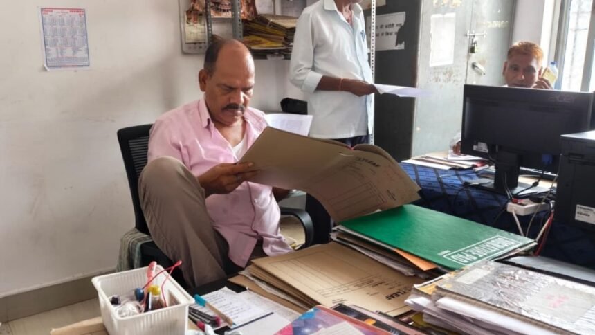 धरहरा अंचल कार्यालय के लिपिक का 500 रुपये लेते वीडियो वायरल