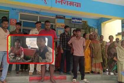 पोठिया बाजार में चाकूबाजी के बाद पुलिस जांच करती हुई