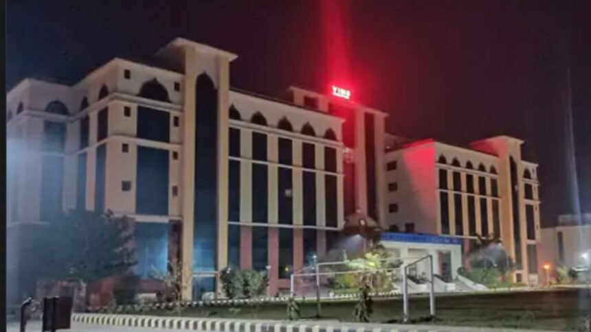 बीमिम्स गर्ल्स हॉस्टल में बिजली कटने पर छात्राओं का विरोध