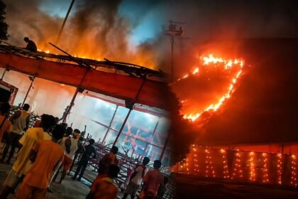 सिंहेश्वरनाथ मंदिर परिसर में पंडाल में लगी आग