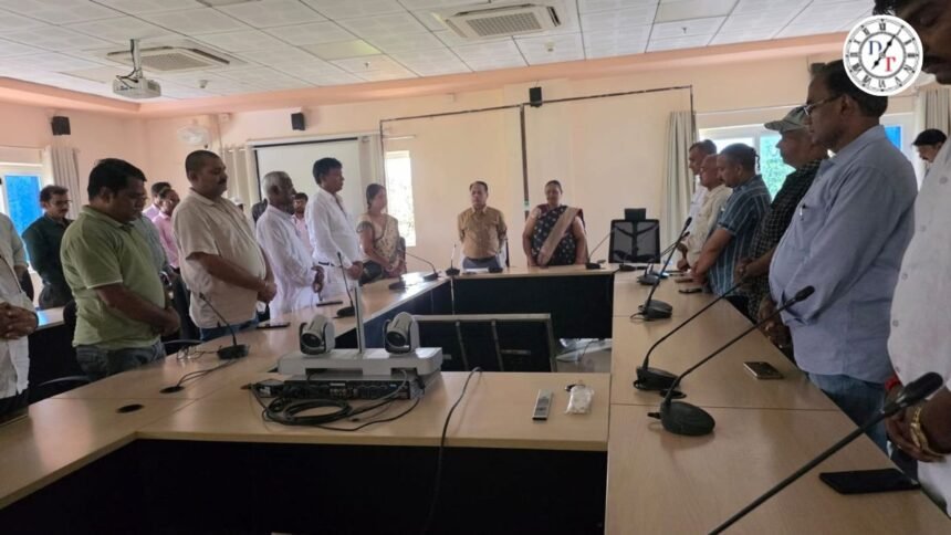 पूर्व चेयरमैन अरुण प्रसाद उर्फ अद्दू को श्रद्धांजलि देते नगर निगम के अधिकारी और पार्षद