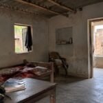 नूरसराय के गोसाई बिगहा में छात्रा की मौत के बाद जांच करती पुलिस