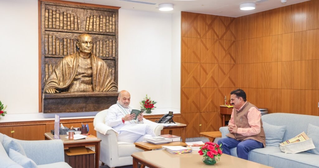 दिनकर के शब्दों को नई पीढ़ी तक पहुंचाने की पहल, अमित शाह ने जताई सहमति