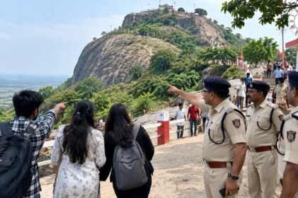 Banka News: मंदार पर्वत पर युवती से अभद्र व्यवहार,