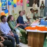 थाना प्रभारी ने रिटायर चौकीदार को खुद घर छोड़ा