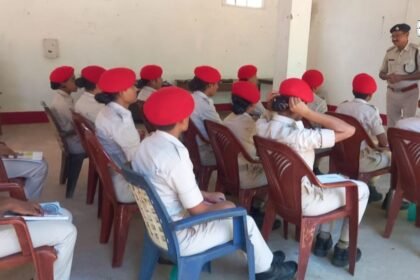 Bihar Police की 15 मंगलामुखी सिपाही अरवल में ले रहीं एक साल की ट्रेनिंग