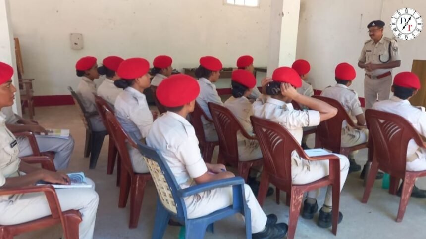 Bihar Police की 15 मंगलामुखी सिपाही अरवल में ले रहीं एक साल की ट्रेनिंग