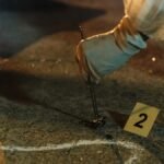 छपरा हवाई अड्डा परिसर में युवक की हत्या मामले की जांच करती पुलिस