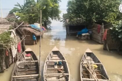 गोपालगंज में गंडक का बांध टूटा