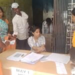 हरनौत में अभियान बसेरा-2 के तहत जमीन के पर्चे के लिए आवेदन करते भूमिहीन परिवार