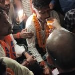 जयप्रकाश विश्वविद्यालय में छात्रों के अनशन के दौरान कुलपति से वार्ता