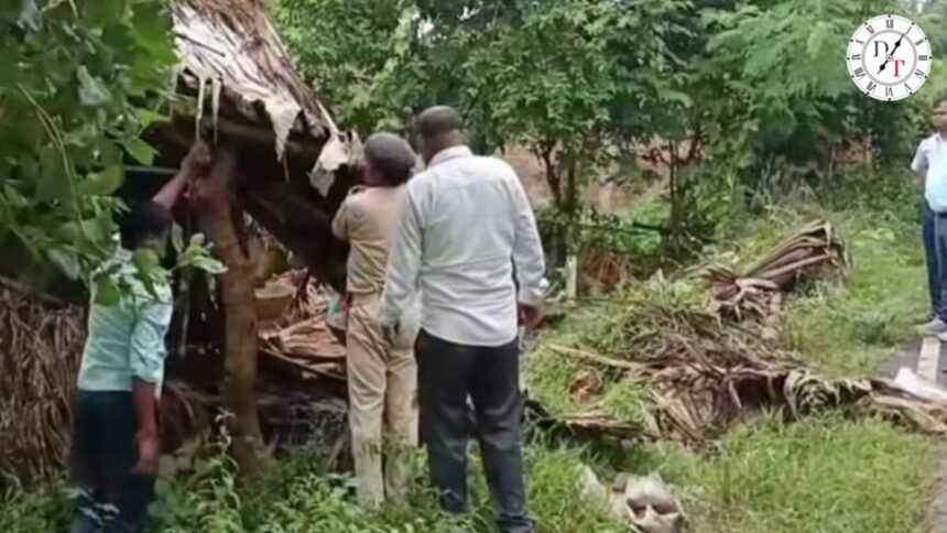मंदार छेड़छाड़ केस: 3 आरोपितों के घर चला बुलडोजर, छापेमारी जारी