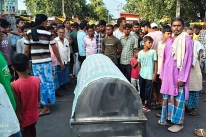 Bhojpur News गड़हनी में मो. जफी की मौत के बाद आरा-सासाराम हाईवे पर प्रदर्शन