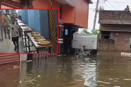 मुंगेर में बाढ़ पीड़ितों के लिए बनाए गए सामुदायिक किचन में भोजन