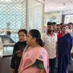 मुंगेर सदर अस्पताल का निरीक्षण करती महिला आयोग की टीम