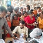 हरनौत प्रखंड कार्यालय में भूमिहीन परिवारों की आवेदन जमा कराने के लिए भीड़
