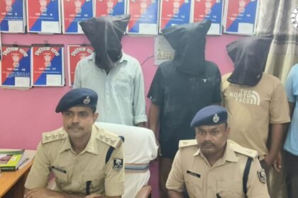 नालंदा के गिरियक में स्मैक के साथ गिरफ्तार आरोपी और जब्त बुलेट