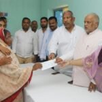 नालंदा में ठनका से मौत के बाद पीड़ित परिवार को सहायता राशि