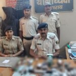 नूरसराय में अवैध हथियार निर्माण के उपकरण बरामद करती पुलिस