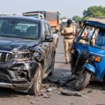 पटना-बक्सर हाइवे पर साइबर डीएसपी की गाड़ी और ऑटो की टक्कर
