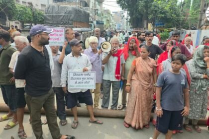 पटना सिटी में जलजमाव के विरोध में नागरिकों का प्रदर्शन